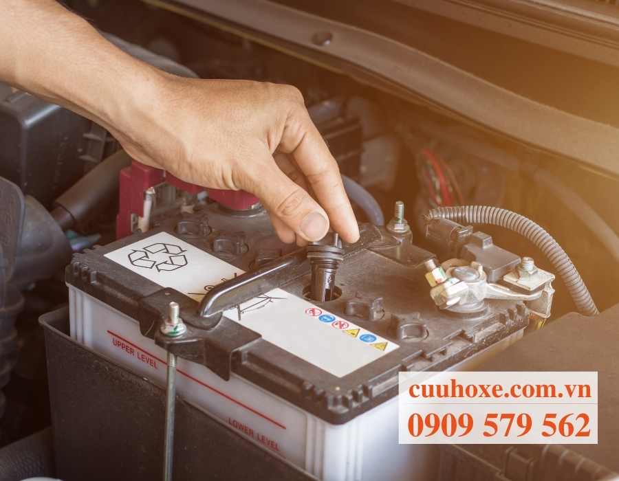 Sử dụng bình ắc quy ô tô đúng cách