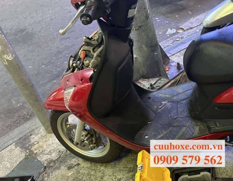 Sửa bình ắc quy cho xe máy