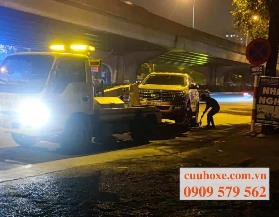 Đưa xe ô tô về trung tâm sửa chữa