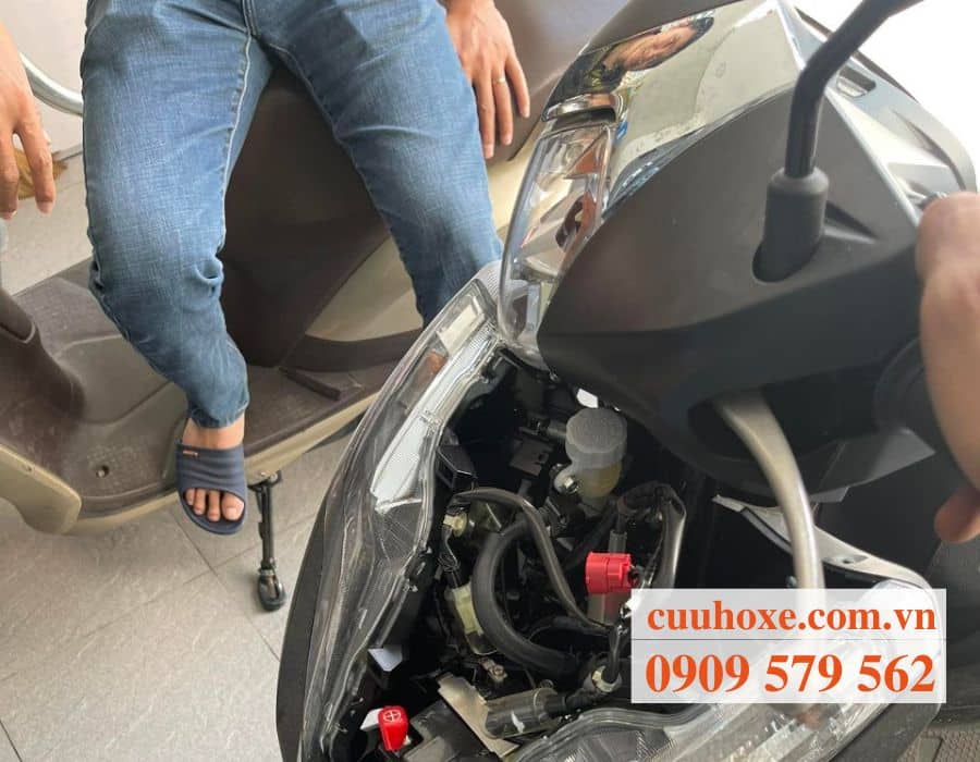 Sửa ắc quy xe máy tại nhà